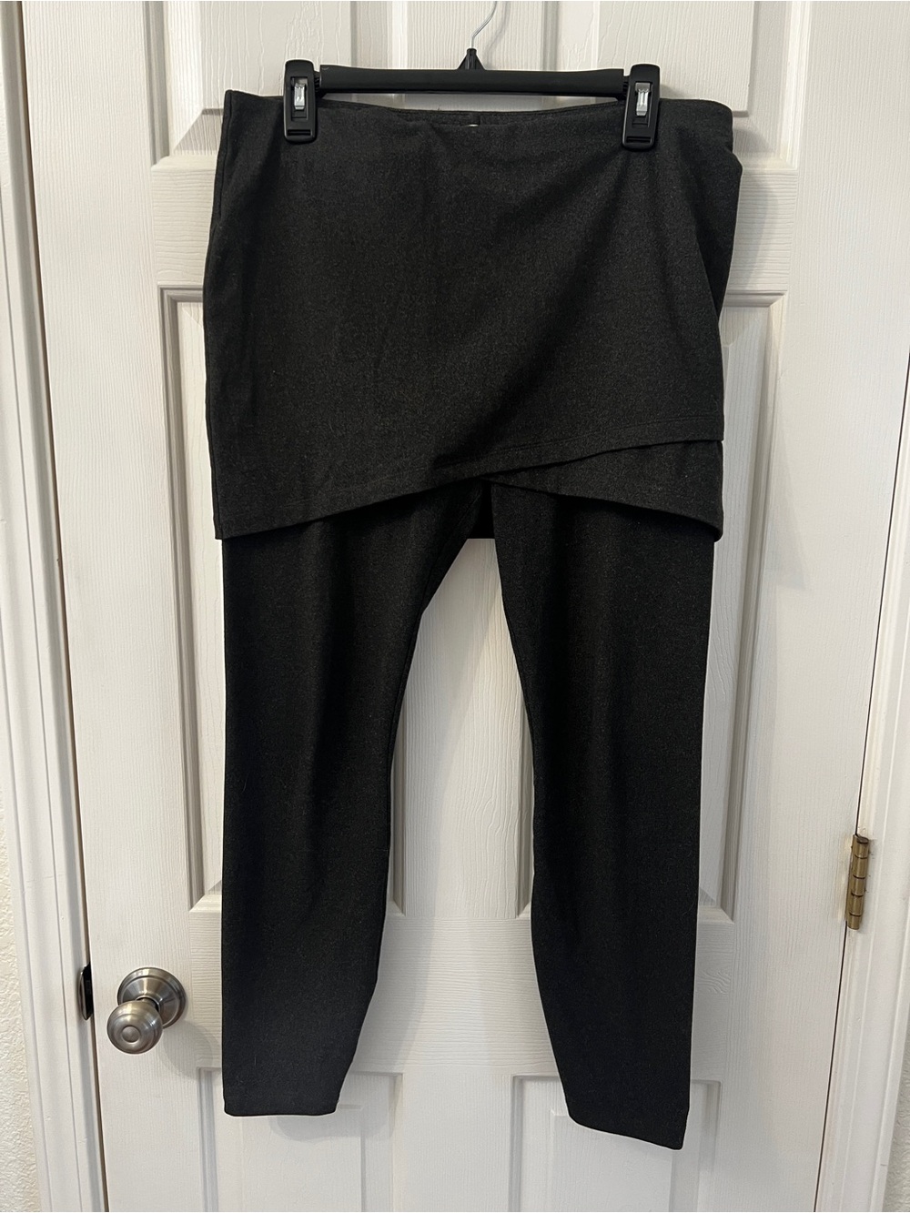 CAbi Women’s Dark Gray Skirted Leggings (M Leggings)